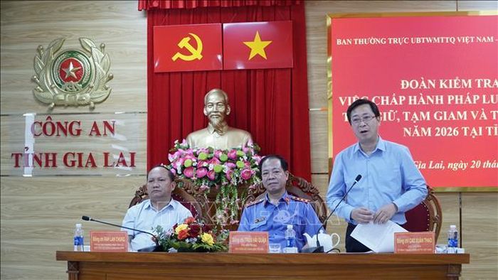 Phó Chủ tịch Ủy ban Trung ương Mặt trận Tổ quốc Việt Nam Cao Xuân Thạo phát biểu tại hội nghị. Ảnh: Đình Quân/TTXVN