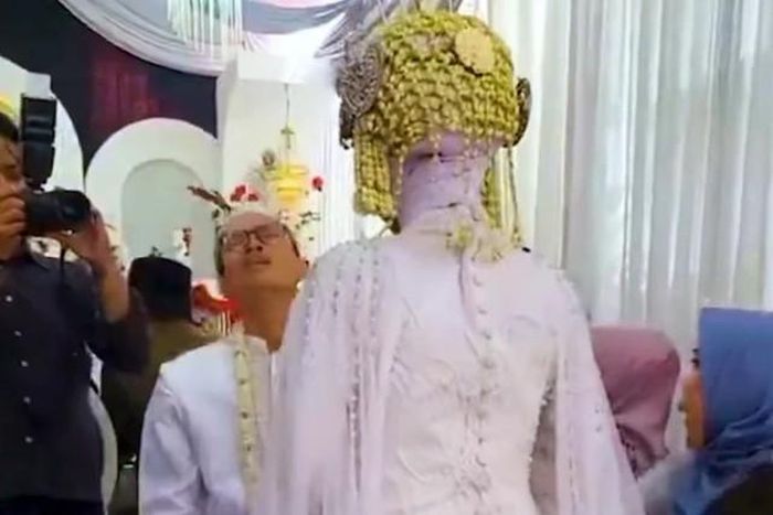 Chú rể đột ngột ngất xỉu trong đám cưới. Ảnh: Pakistan today
