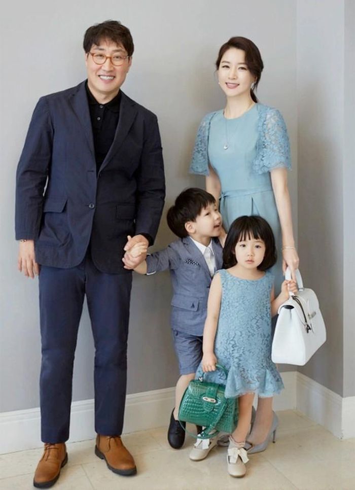 Lee Young Ae - Jeong Ho Young sống hạnh phúc bên nhau suốt gần 20 năm qua bất chấp những lo ngại ban đầu từ khán giả.