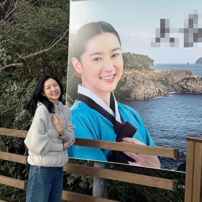 Lee Young Ae đến thăm lại nơi quay phim "Nàng Dae Jang Geum".