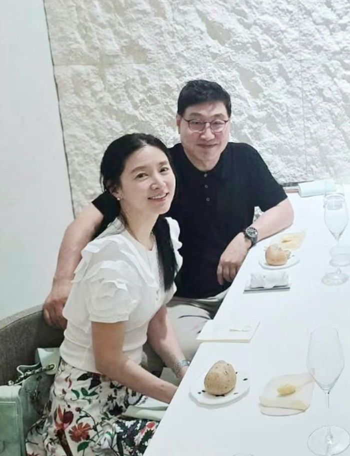 Ở tuổi 55, Lee Young Ae khiến công chúng phải trầm trồ ngưỡng mộ vì màn "lão hóa ngược" khó tin.