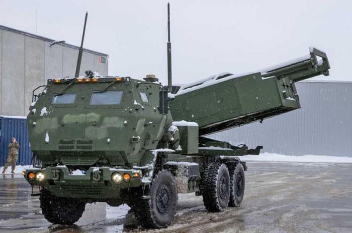 Một hệ thống tên lửa phóng loạt M142 HIMARS của Estonia đang chuẩn bị cho cuộc tập trận bắn đạn thật. Ảnh: United24 Media