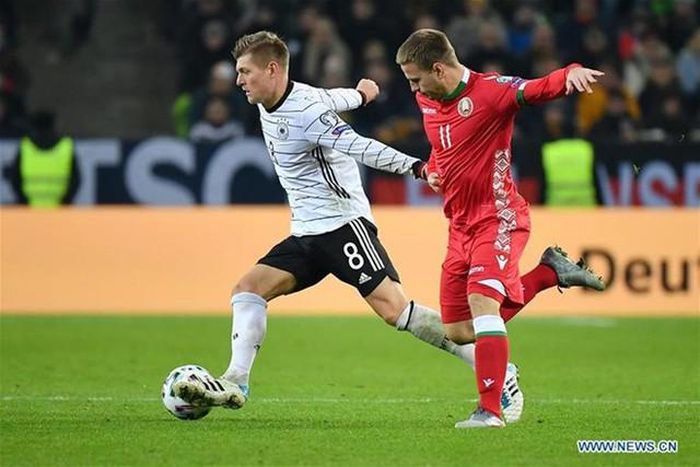 Toni Kroos (áo trắng) gây chú ý với dòng trạng thái trên mạng xã hội sau khi Tây Ban Nha đánh bại Argentina 1-0 ở trận chung kết World Cup 2026. Ảnh: Xinhua