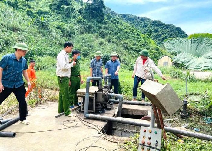 Cơ quan chức năng kiểm tra hiện trường sau vụ tai nạn của Công ty TNHH DABACO Thanh Hóa (Ảnh: QT).