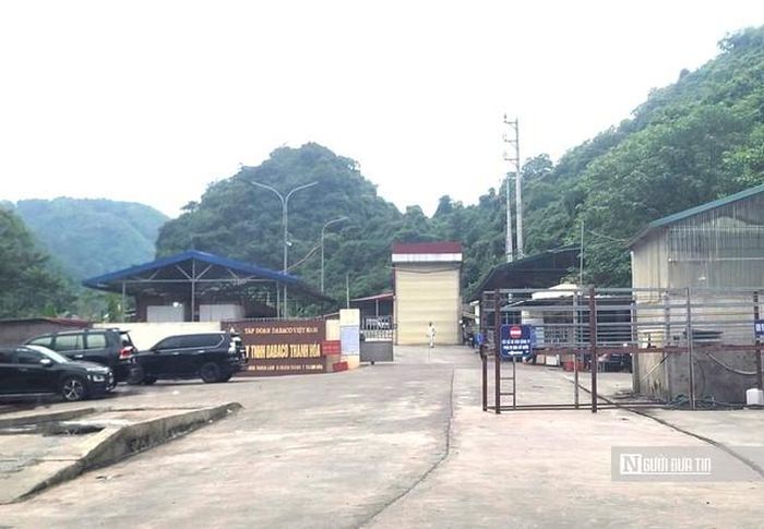 Cổng vào trại chăn nuôi lợn của Công ty TNHH DABACO Thanh Hóa.