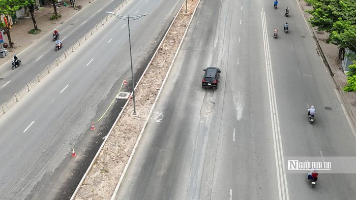 Nhiều người dân cho biết, họ phải chủ động giảm tốc độ hoặc đánh lái để tránh ổ gà, ổ voi. Không ít trường hợp phương tiện bị hư hỏng do mặt đường gồ ghề, đồng thời việc phanh gấp để né chướng ngại vật cũng tiềm ẩn nguy cơ va chạm với các phương tiện phía sau.