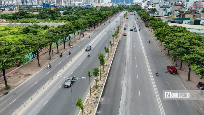 Ghi nhận của Người Đưa Tin trưa ngày 20/7, trên tuyến đường Võ Chí Công sau khi mặt đường được hoàn trả, nhiều đoạn đã xuống cấp với nhiều vị trí nham nhở, lồi lõm, xuất hiện ổ gà, vết nứt.