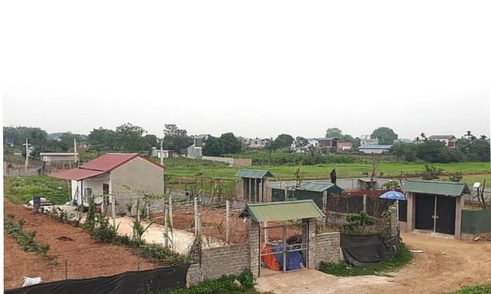 Dù đất đã có nhà ở, việc chuyển sang đất ở vẫn phải được cơ quan có thẩm quyền cho phép. (Ảnh minh họa)