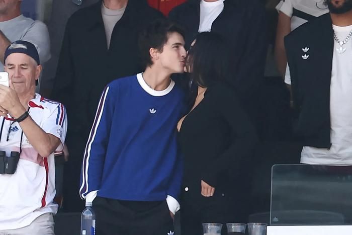 Kylie Jenner và Timotheé Chalamet trên khán đài trận chung kết World Cup.