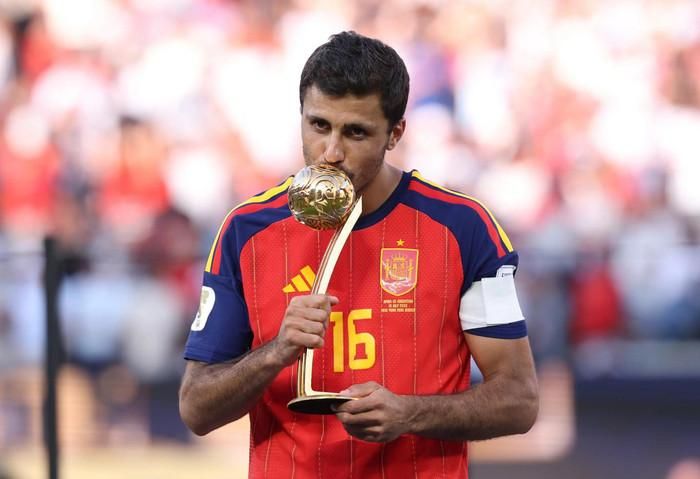 Tiền vệ Rodri không giấu được niềm hạnh phúc sau khi cùng Tây Ban Nha đánh bại Argentina để vô địch World Cup 2026. Ảnh: FIFA