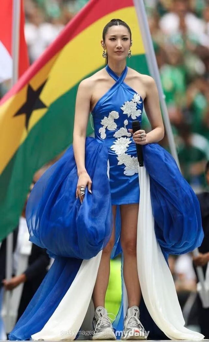 Nữ ca sĩ Lee Jae.