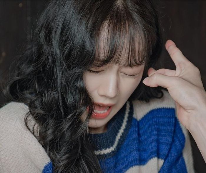Loạt ảnh mới hé lộ những tín hiệu tích cực trong chuyện tình của Hwang In Youp và Hyeri.