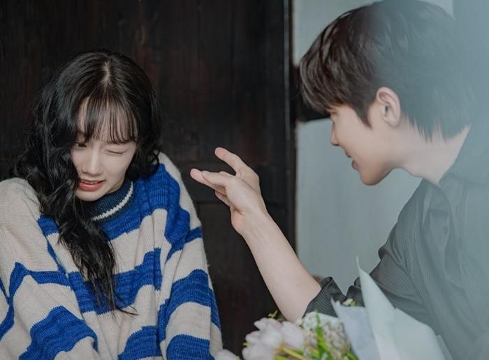 Những khoảnh khắc trêu đùa tự nhiên báo hiệu mối quan hệ của cặp đôi sắp bước sang giai đoạn mới.