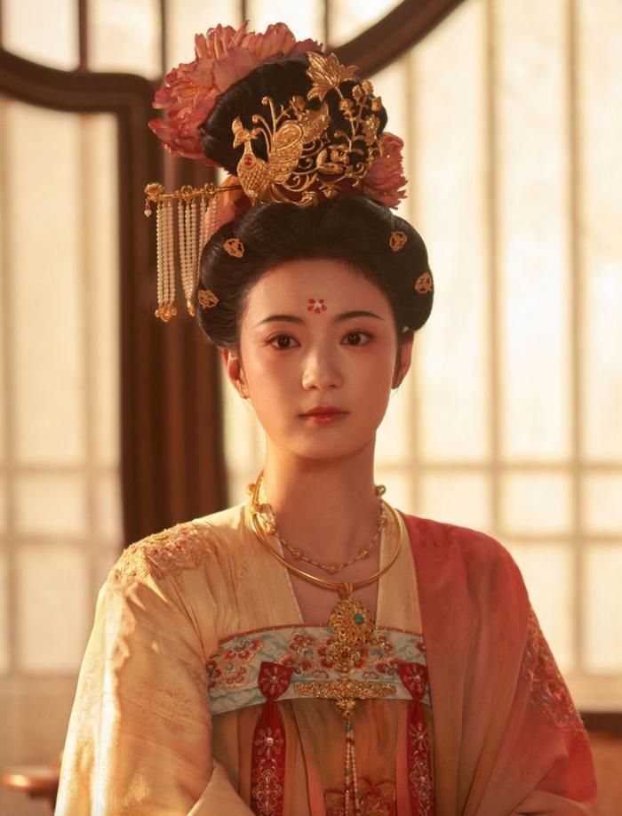 Trương Nhã Khâm được đánh giá sở hữu ngoại hình mang nét dịu dàng nhưng vẫn pha chút mạnh mẽ, tạo nên khí chất riêng biệt. Ảnh: NSX