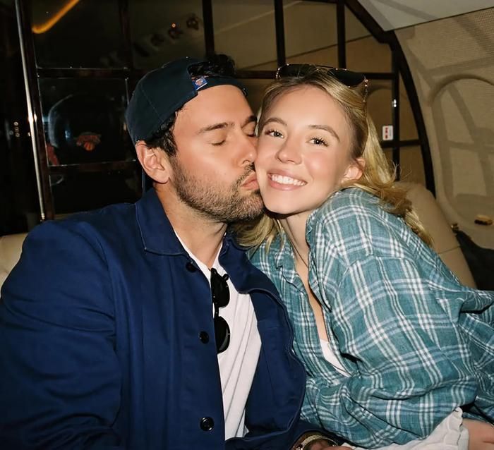Sydney Sweeney đăng tải loạt ảnh ghi lại hành trình khám phá xứ sở chuột túi cùng Scooter Braun.