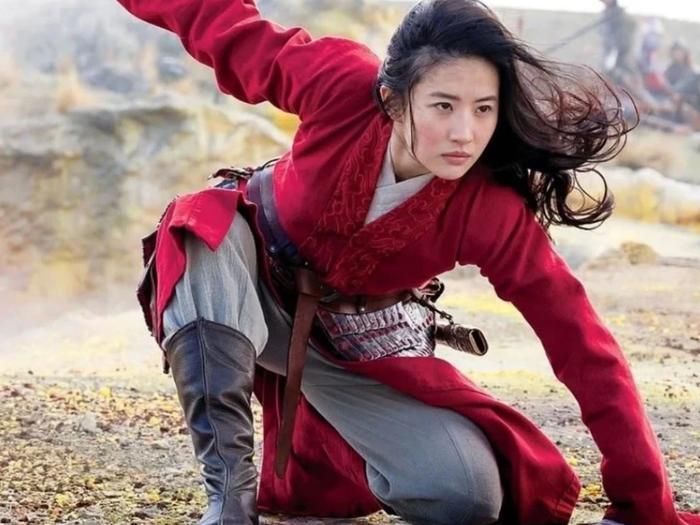 Đây là dự án Hollywood lớn nhất trong sự nghiệp của Lưu Diệc Phi. Dù bộ phim gây nhiều tranh cãi khi phát hành, vai diễn Hoa Mộc Lan vẫn đưa tên tuổi cô đến gần hơn với khán giả toàn cầu và đánh dấu cột mốc quan trọng trên màn ảnh rộng.
