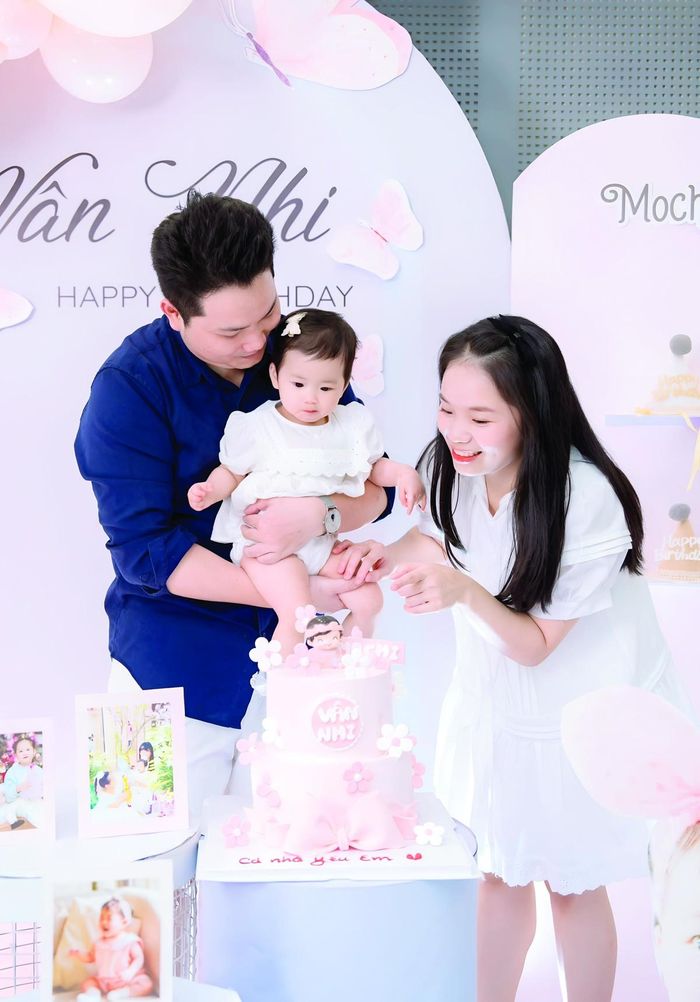 Vợ chồng 9X Lê Ngọc Phương Anh - Phạm Mạnh Huy và con gái