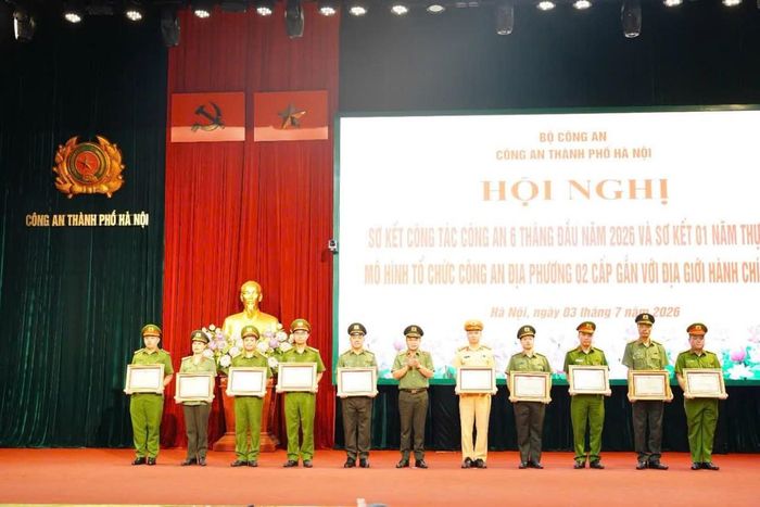 Nhiều cán bộ, chiến sĩ Công an Hà Nội được khen thưởng