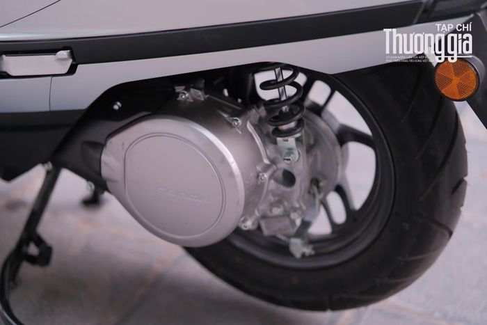 Thông qua hệ thống kiểm soát lực kéo HSTC, người lái xe Honda UC3 có thể yên tâm trong quá trình vận hành xe qua những đoạn đường trơn trượt