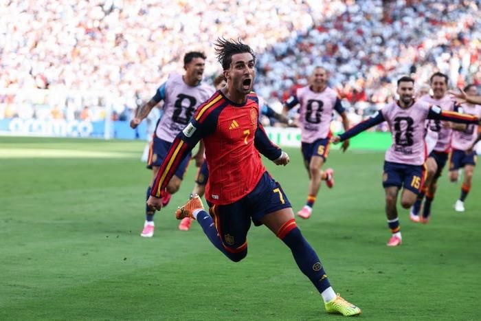 Tây Ban Nha ăn mừng sau khi ghi bàn vào lưới Argentina. Ảnh: Franck Fife/AFP/Getty Images