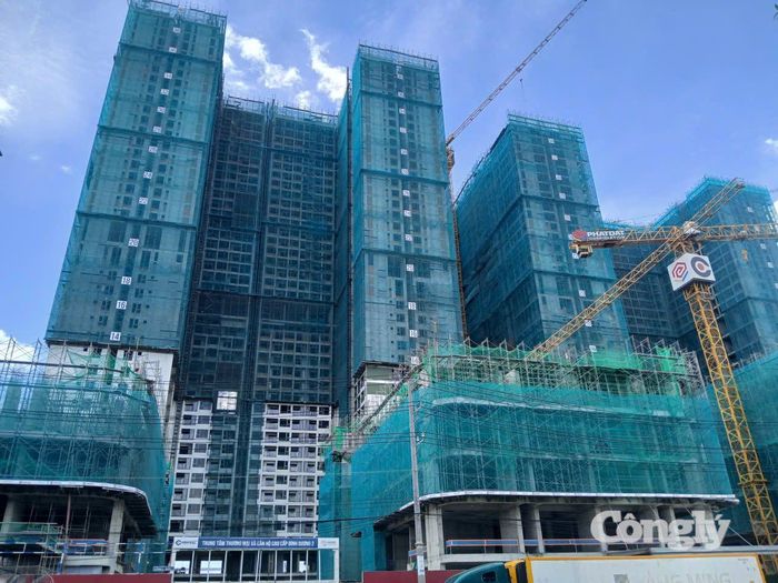 Nhiều dự án căn hộ đang được triển khai tại Bình Dương, nhưng giá bán không giảm theo đà tăng nguồn cung. Ảnh: Hoa Nam