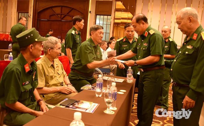 Tri ân các thương, bệnh binh tiêu biểu.