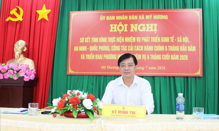 Ông Ký Minh Thi, Phó Bí thư Đảng ủy, Chủ tịch UBND xã Mỹ Hương
