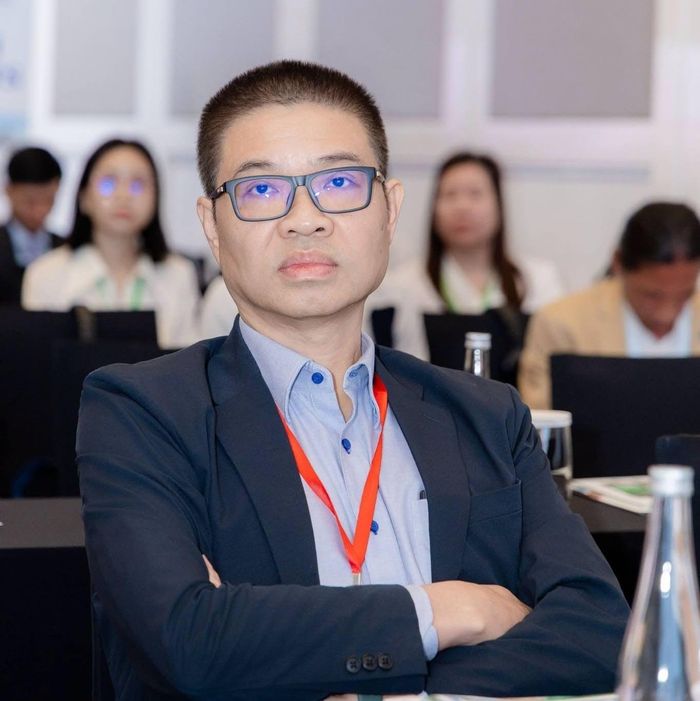 PGS.TS.KTS Vũ Hồng Cương, Chủ tịch Inchi Group tại Diễn đàn phát triển bền vững ngành xây dựng Việt Nam 2026.