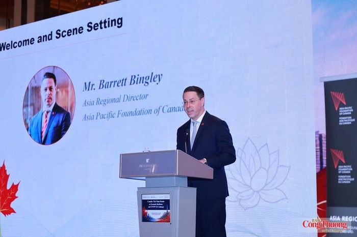 Ông Barrett Bingley - Giám đốc Khu vực châu Á, Quỹ châu Á - Thái Bình Dương của Canada phát biểu tại diễn đàn.