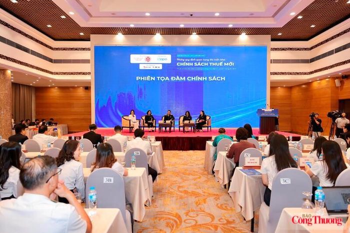 Toàn cảnh phiên tọa đàm. Ảnh: Hoàng Nhưỡng