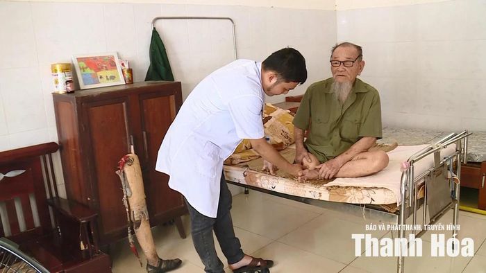 Thương binh Hoàng Trọng Bái (xã Hoằng Lộc) được chăm sóc tận tình tại Trung tâm Nuôi dưỡng,điều dưỡng người có công Thanh Hóa.