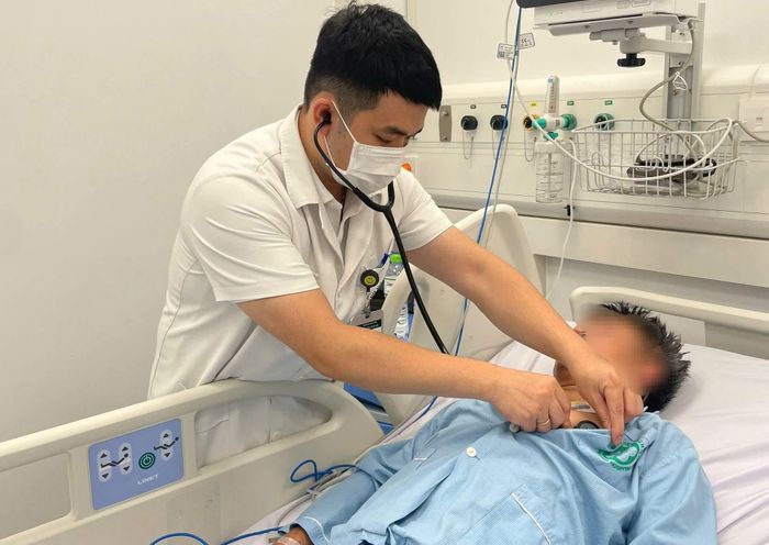 Bệnh nhân trong vụ tai nạn lao động được cấp cứu, điều trị tại Bệnh viện Bạch Mai cơ sở Ninh Bình. Ảnh: Bệnh viện Bạch Mai