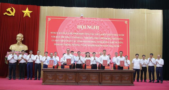 KTNN ký Quy chế phối hợp công tác với tỉnh Thanh Hóa. Ảnh: KTNN