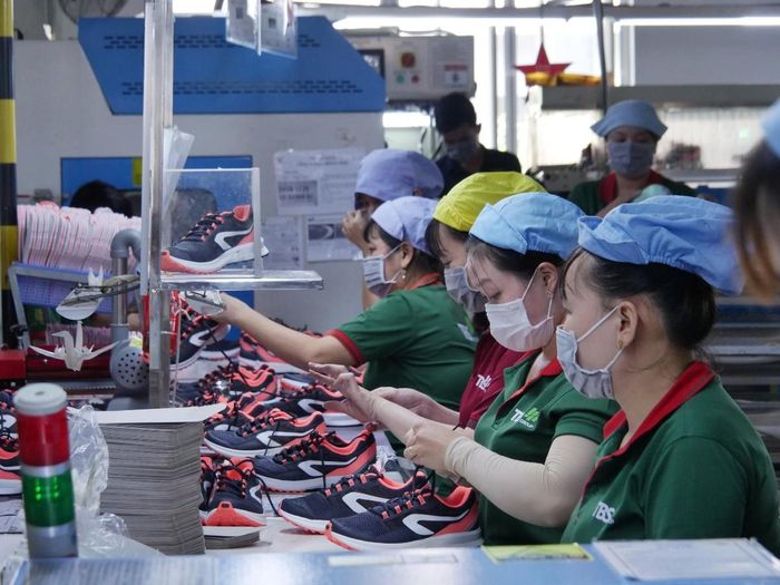 Xuất khẩu giày dép các loại sang Ấn Độ 5 tháng đầu năm 2026 tăng tới 417,7% so với cùng kỳ năm 2025. Ảnh: Vũ Khuê.