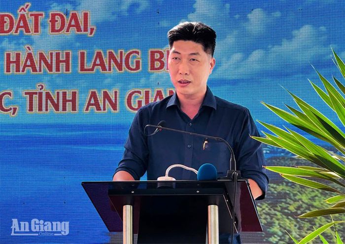 Ông Nguyễn Lê Quốc Toàn - Phó Chủ tịch UBND đặc khu Phú Quốc phát biểu tại buổi lễ ra quân
