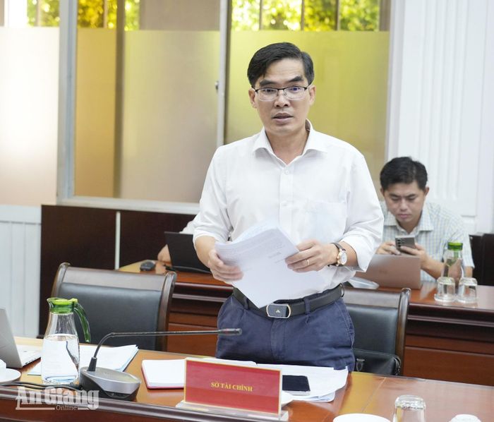 Đại diện Sở Tài chính tỉnh An Giang phát biểu ý kiến tại buổi làm việc. Ảnh: THỤY DU