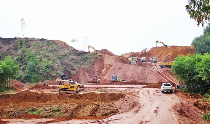 Nhà thầu thi công gói thầu số 12. 