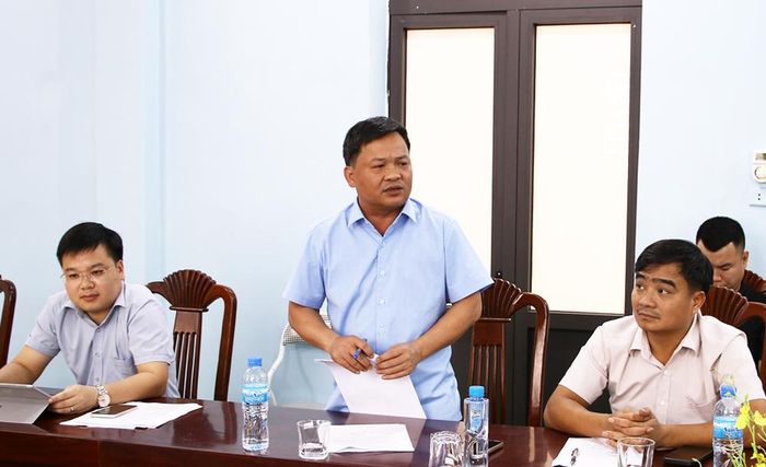  Ông Hoàng Thanh Tùng, Giám đốc Ban Quản lý dự án Giao thông và Nông nghiệp tỉnh Bắc Ninh số 1 trao đổi về tiến độ thi công dự án. 