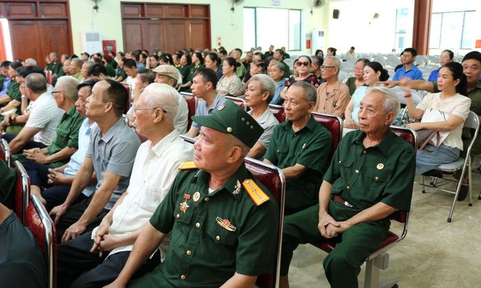 Các cựu chiến binh phường Vũ Ninh dự chương trình khai mạc Tuần phim kỷ niệm Ngày Thương binh - Liệt sĩ 27/7.