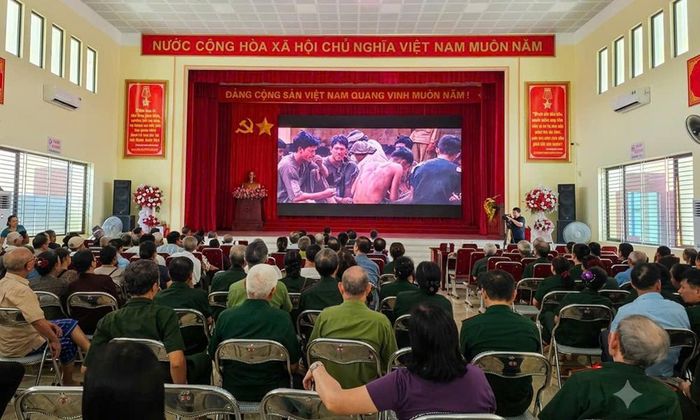 Gần 400 đại biểu dự xem phim truyện "Thanh âm vượt đại dương" tại chương trình khai mạc Tuần phim.