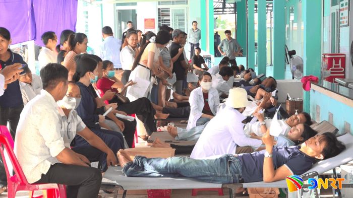 Có rất đông các lực lượng tham gia hiến máu đợt 2 này. Ảnh: GIANG BIÊN
