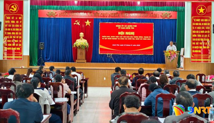 Ủy ban Kiểm tra Đảng ủy xã Xuân Phú tổ chức tập huấn nghiệp vụ kiểm tra, giám sát cho đội ngũ cán bộ tại các tổ chức Đảng trực thuộc. Ảnh: N.ĐOAN
