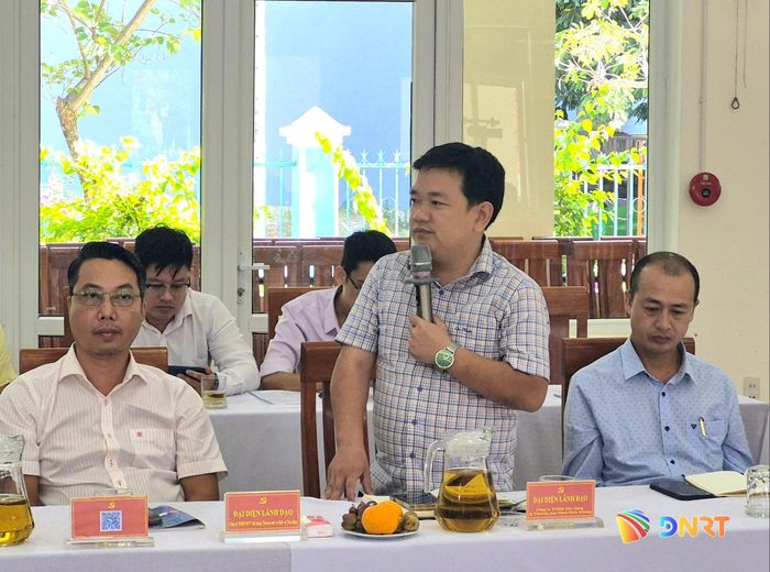 Đại diện một nhà thầu phát biểu ý kiến tại hội nghị. Ảnh: QUỐC TUẤN
