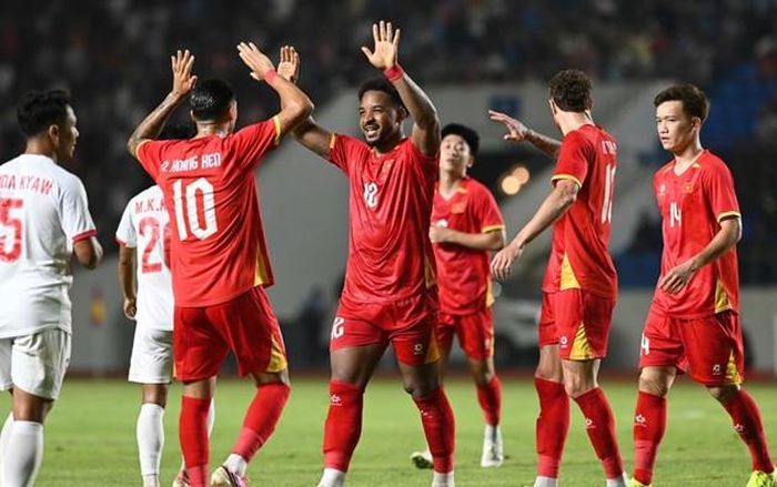Việt Nam cho thấy sức mạnh bằng cách đè bẹp Myanmar. (Ảnh: Znews)