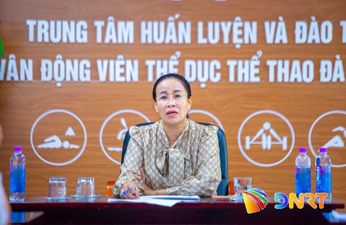 Phó Chủ tịch UBND thành phố Nguyễn Thị Anh Thi chủ trì cuộc họp. Ảnh: BẢO LÂM