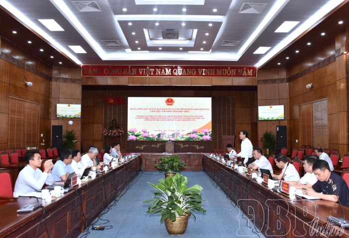 Toàn cảnh buổi làm việc.
