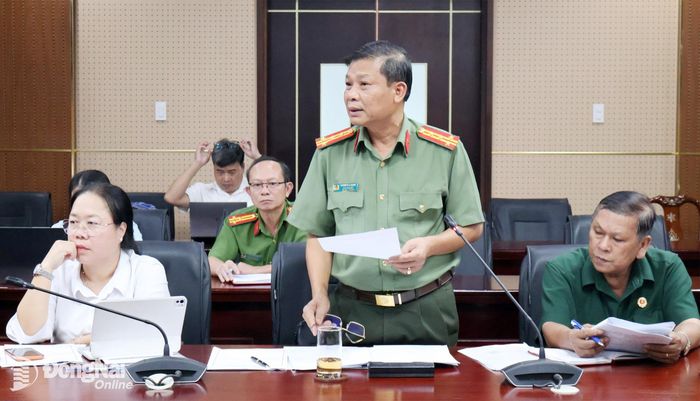 Thành viên Ban Chỉ đạo Tìm kiếm, quy tập và xác định danh tính hài cốt liệt sĩ còn thiếu thông tin thành phố Đồng Nai nêu ý kiến tại hội nghị. Ảnh: Nguyệt Hà