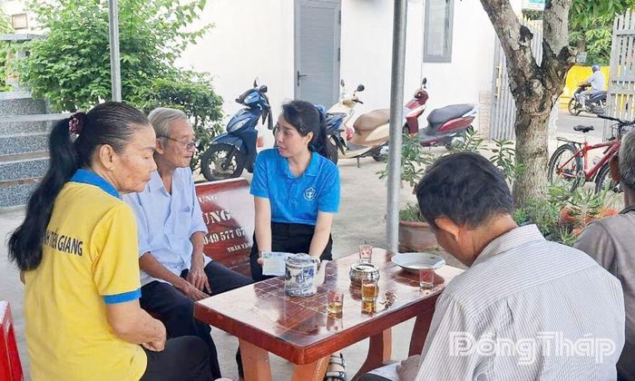 Ngành Bảo hiểm xã hội phối hợp các đơn vị liên quan đẩy mạnh tuyên truyền, vận động người dân tham gia bảo hiểm y tế, bảo hiểm xã hội.