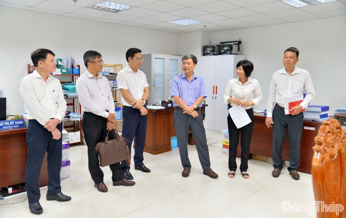 Đoàn Kiểm tra 443 đến khảo sát thực tế tại 2 phòng chuyên môn của Sở Khoa học và Công nghệ tỉnh Đồng Tháp.
