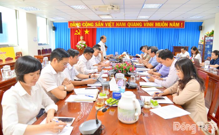 Quang cảnh buổi làm việc.